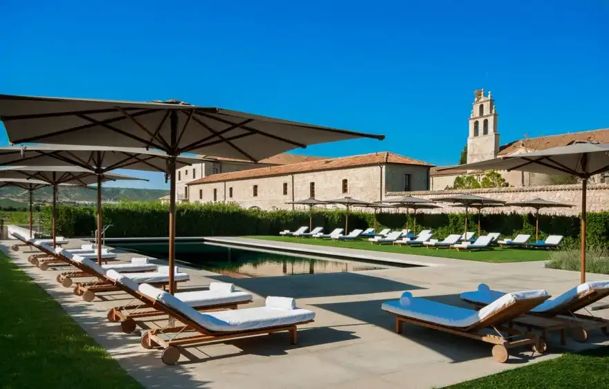 Abadía Retuerta Le Domaine: lujo lento y territorio emocional en pleno corazón de Castilla