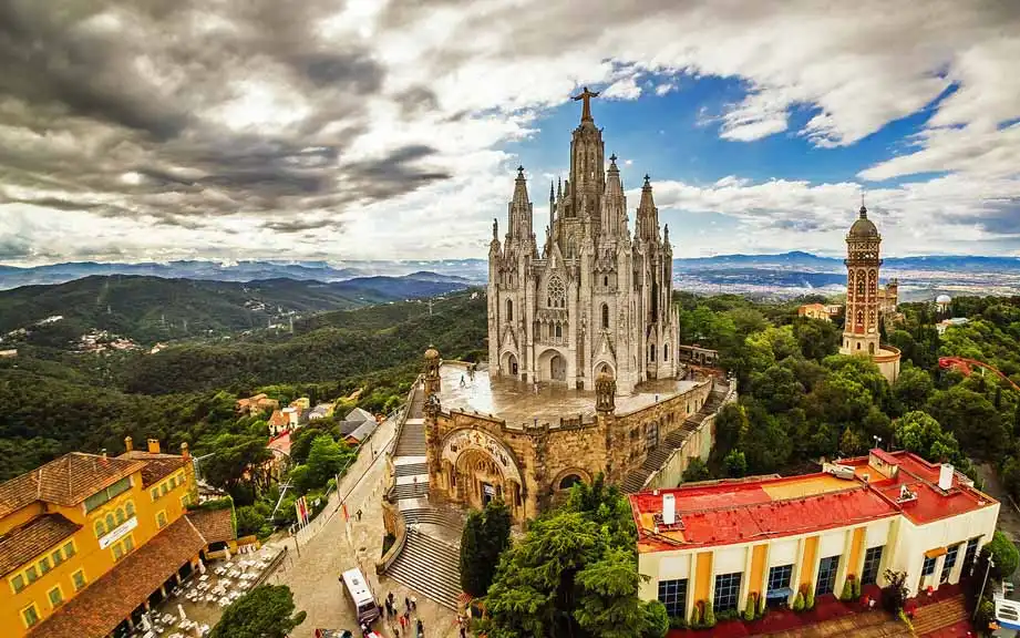 Barcelona apuesta por el biocarbón de hueso de aceituna para pavimentos: 76% menos CO2 en aceras