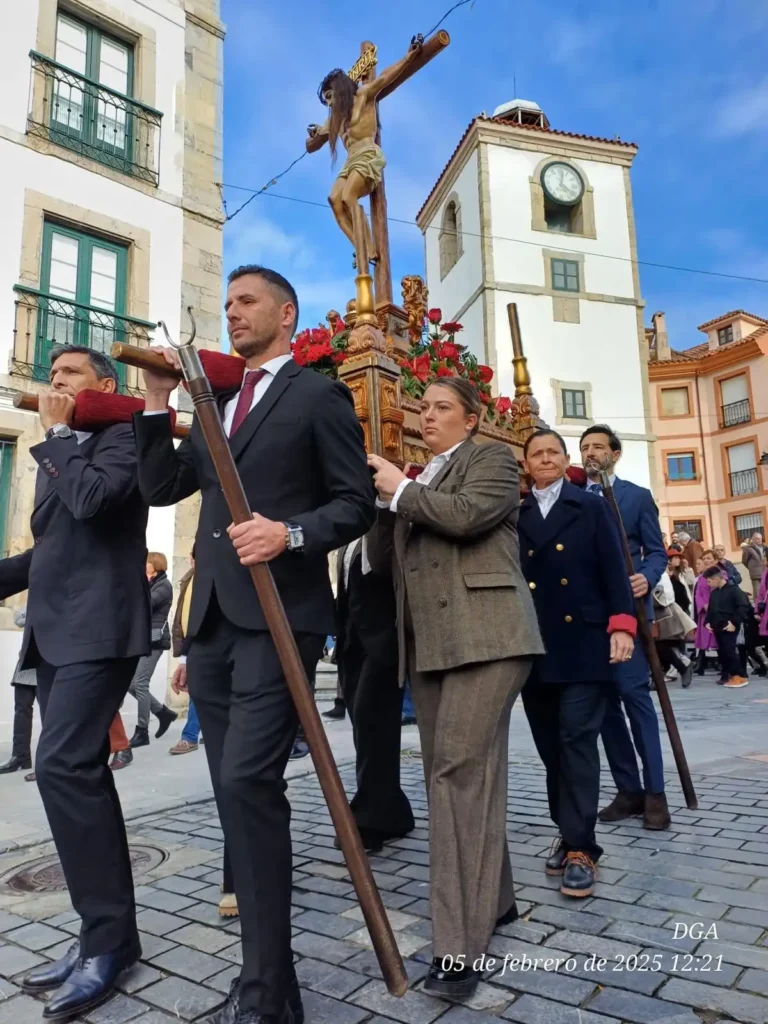 Celebraciones del Cristo del Socorro en Luanco: Un Viaje a Través de la Tradición y la Cultura