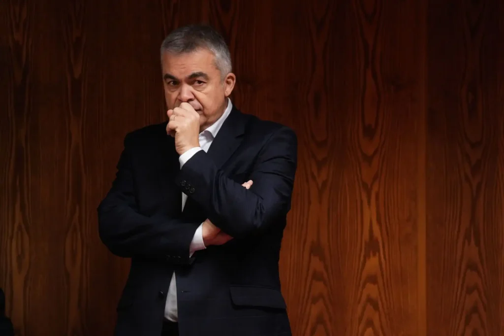 Cerdán y la Estrategia Legal: Un Vínculo Comprometedor en el Senado