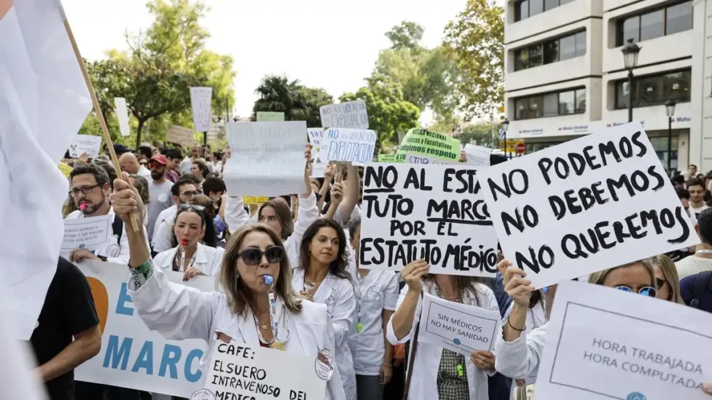 Crisis en el Sistema Sanitario: Médicos en Huelga Indefinida por el Nuevo Estatuto Marco