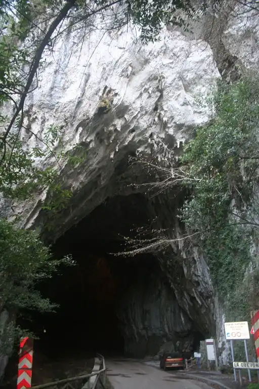 Cuevona Asturias: cómo llegar al pueblo accesible solo por una cueva asfaltada