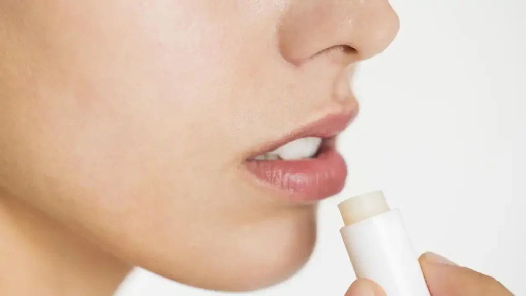 Cuidado Labial en Invierno: Estrategias para Combatir la Sequedad y Agrietamiento