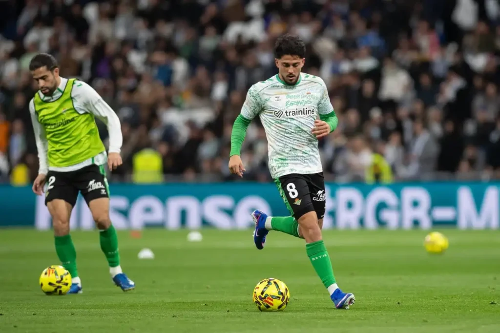 El Betis busca redención en su visita al Oviedo