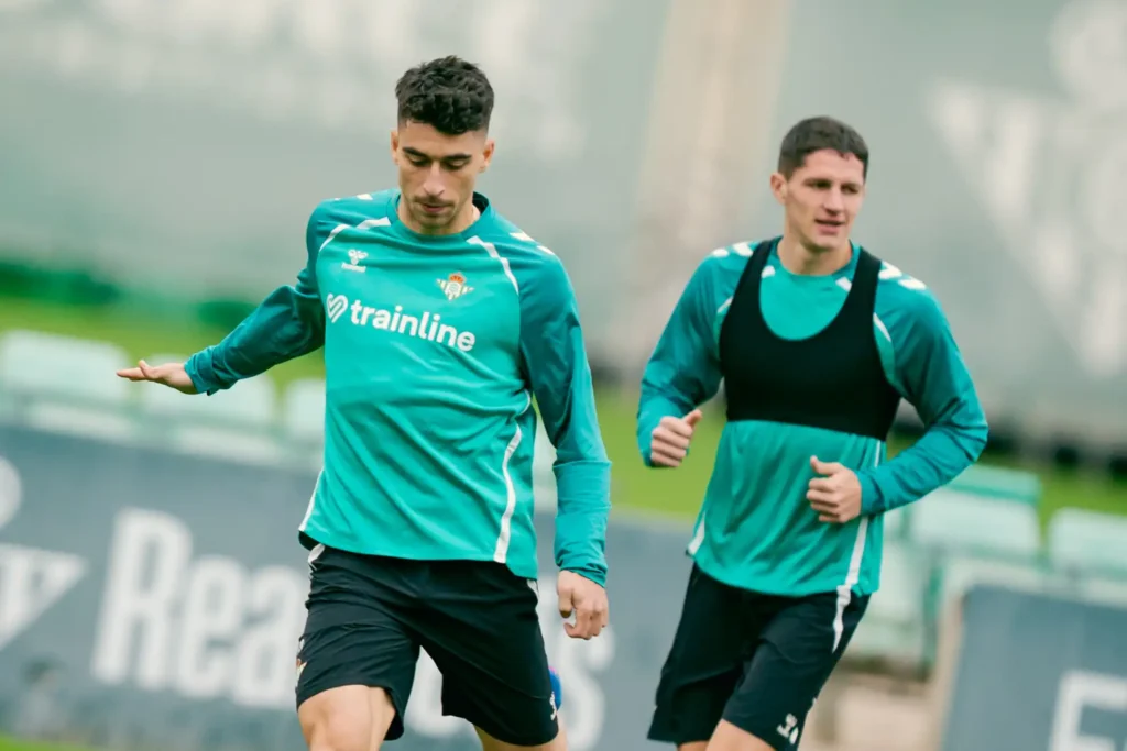 El Betis se Prepara para un Desafío Crucial en Oviedo