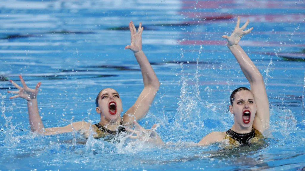El Camino de Alisa Ozhogina: Éxitos y Desafíos en la Natación Artística