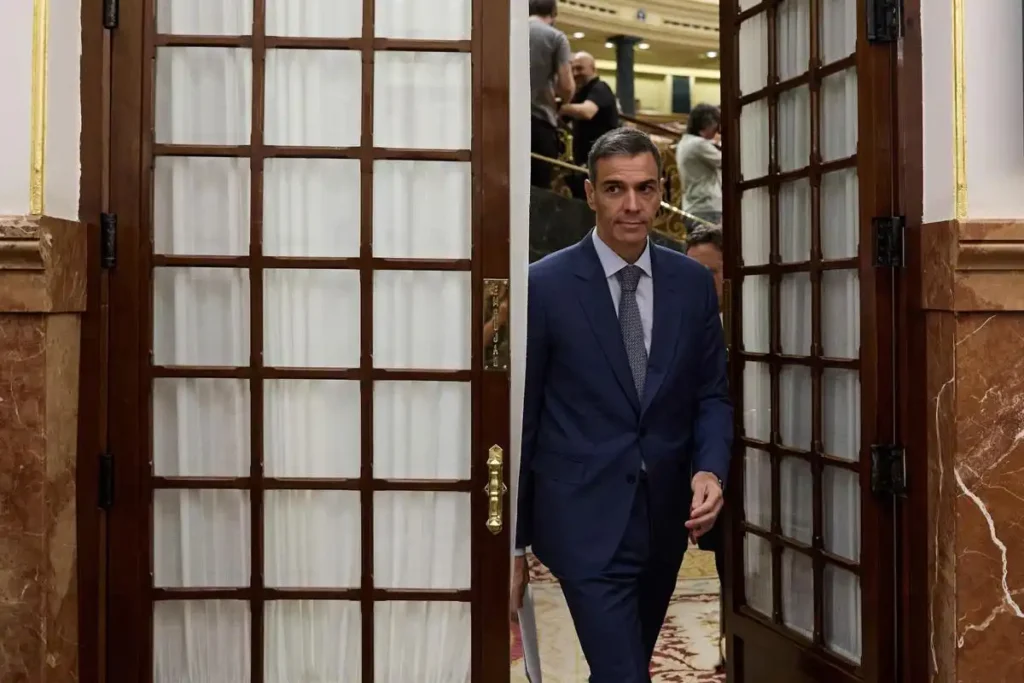 El Gobierno de Sánchez y la Regularización de Inmigrantes: Un Movimiento Estratégico en Tiempos de Crisis