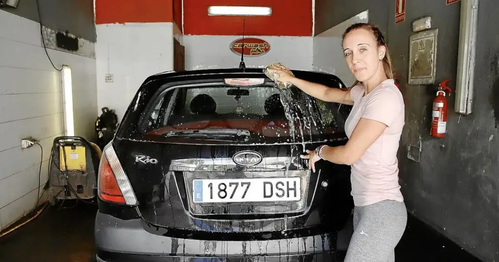 El auge del detailing: Cómo un joven emprendedor transforma el lavado de coches en Mallorca