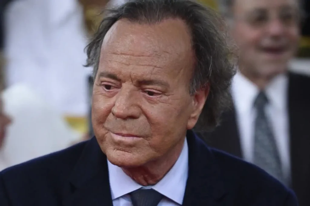 El escándalo de Julio Iglesias: acusaciones de agresión y reacciones en el mundo del espectáculo
