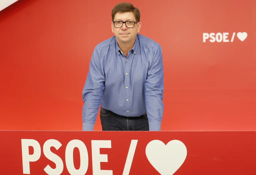 Escándalo en el PSOE: Acusaciones de Acoso Sexual y Malversación en el Caso de Paco Salazar