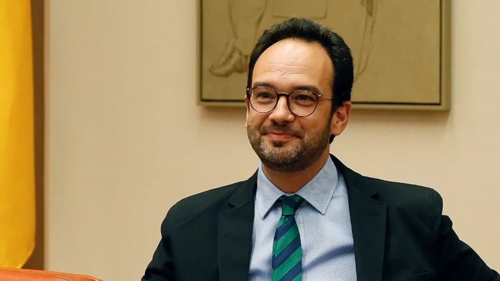 Investigación sobre la Influencia de Antonio Hernando en el Gobierno Español