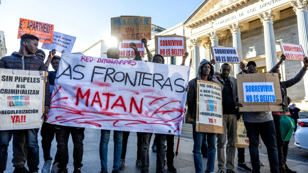 La Controversia de la Regularización Masiva de Inmigrantes en España