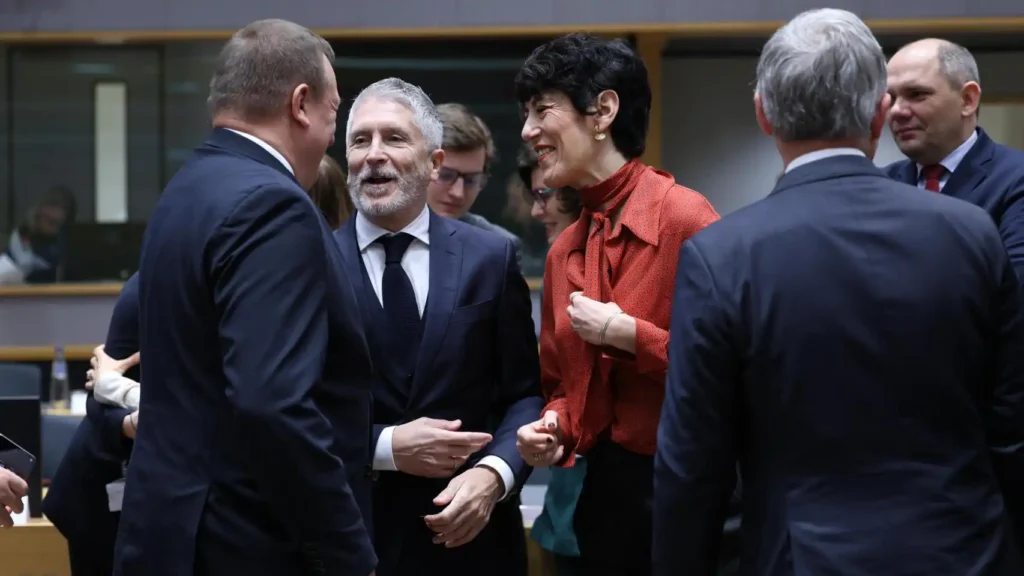 La Controversia de la Regularización de Inmigrantes en España: Implicaciones y Reacciones de la UE