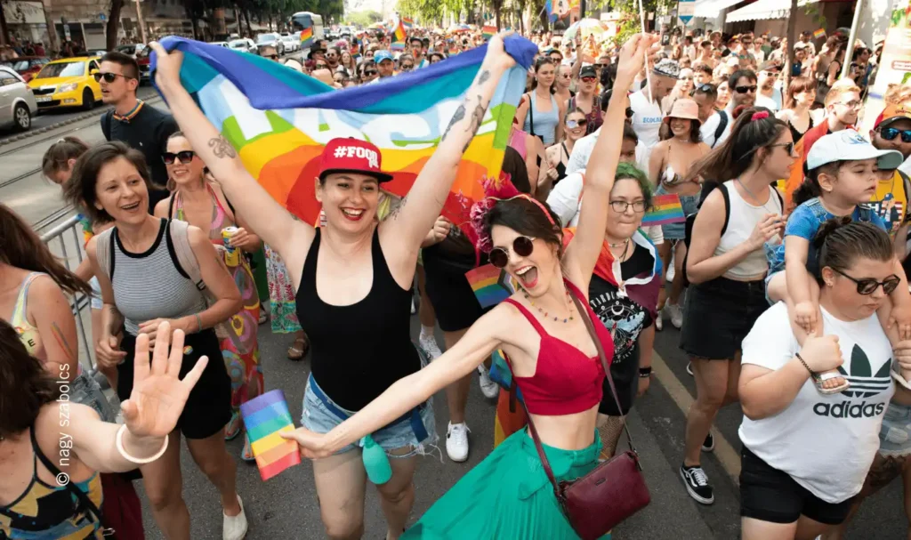 La Lucha por los Derechos LGBTQ+ en Hungría: Un Caso de Valentía y Represión