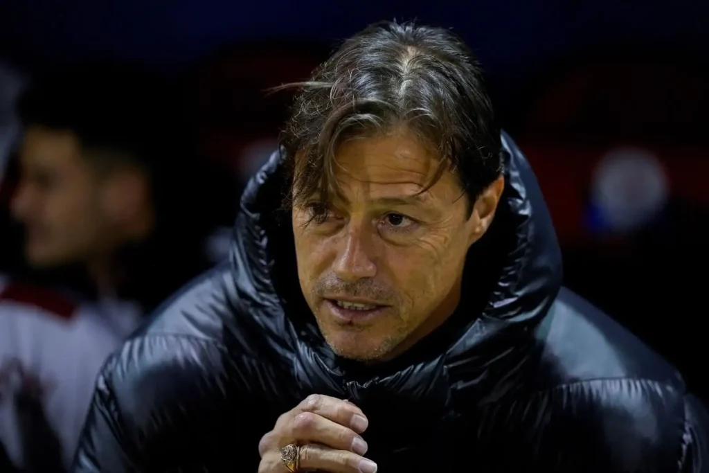 Matías Almeyda Renueva su Compromiso con el Sevilla FC en el Brindis de Año Nuevo