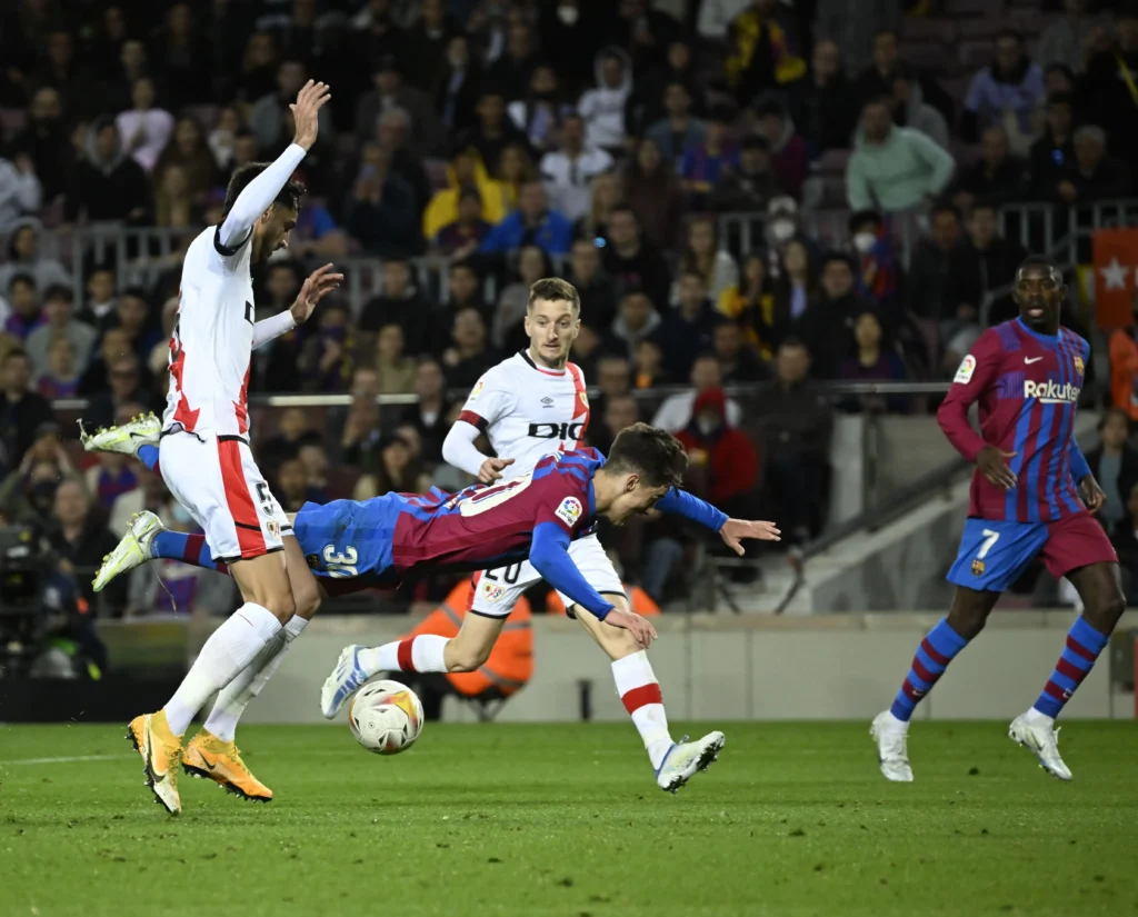 Penal en el Camp Nou: ¿falta de mano o error arbitral en Barça vs Atlético?