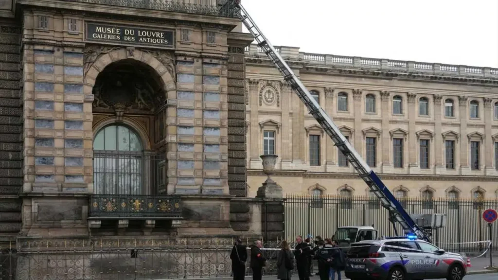 Robo Histórico en el Museo del Louvre: Un Atraco Sin Precedentes