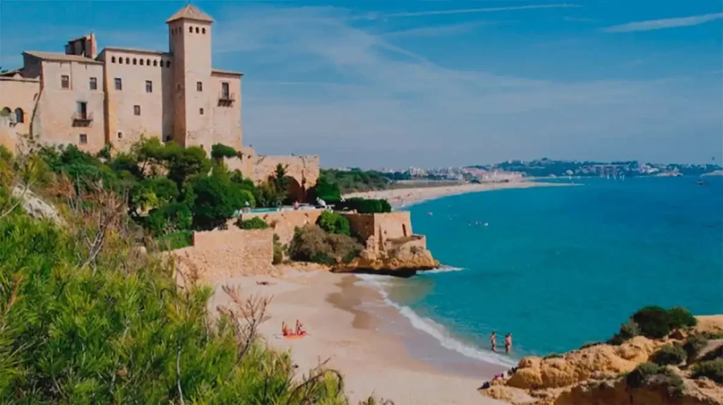 Tamarit Costa Dorada: Castillo medieval, playa y escapada a 2 horas de Zaragoza