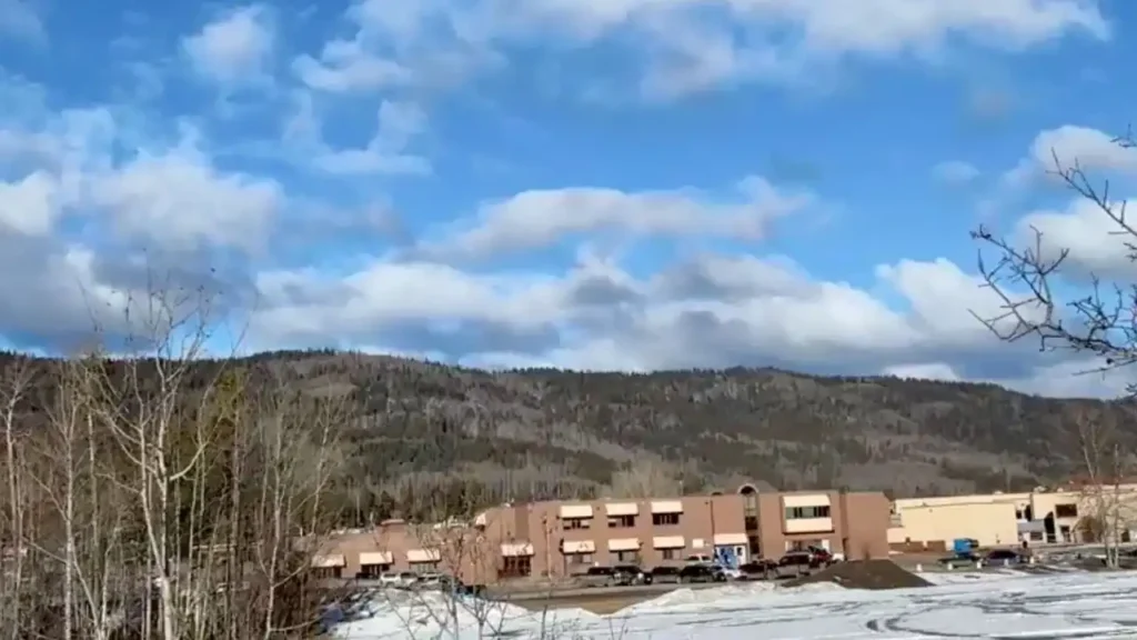 Tragedia en Tumbler Ridge: Un Tiroteo Devastador en una Escuela Secundaria