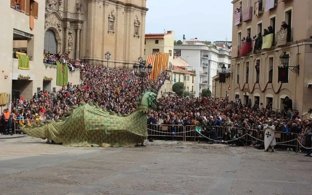 Vencimiento del Dragón Alcañiz: tradición aragonesa declarada Fiesta de Interés Turístico