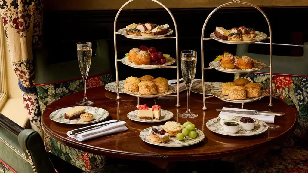 Afternoon tea en Londres: el ritual británico que mueve turismo, economía y cultura