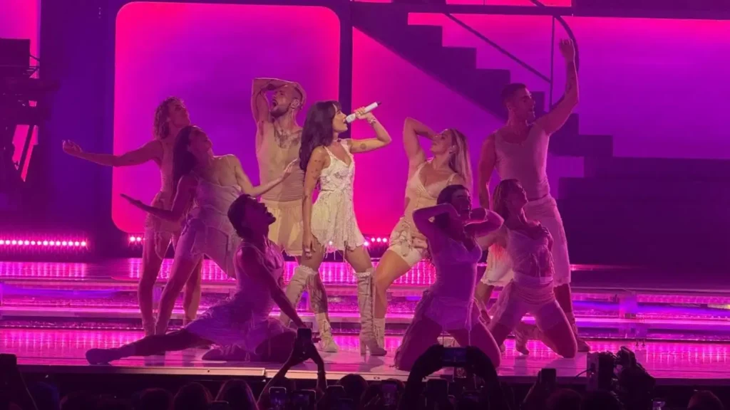 Aitana agota entradas en el Coliseum de A Coruña: el impacto del *Cuarto Azul World Tour* en la economía y la cultura local