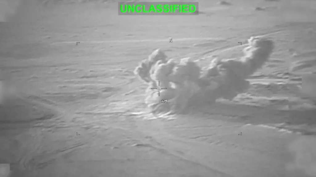 Ataque en el estrecho de Ormuz: buque en llamas y escalada militar entre Irán y Estados Unidos