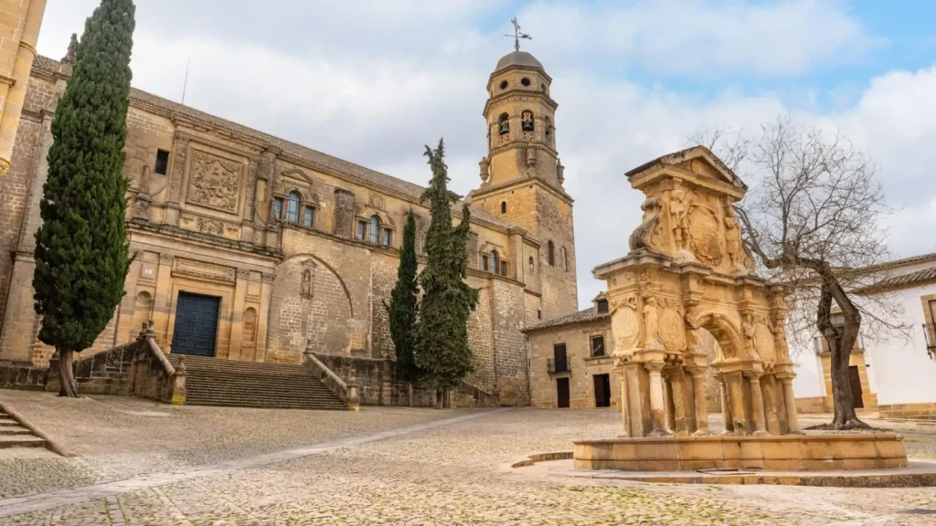 Baeza: la villa medieval andaluza que conserva 500 años de historia en sus calles empedradas