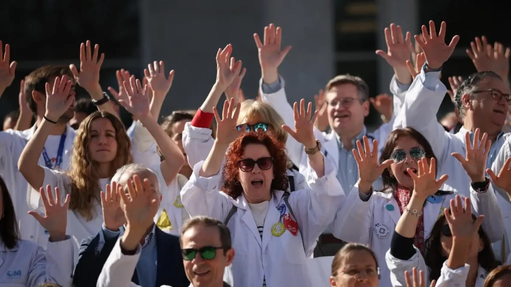 Huelga médica 2026: última semana de paros al mes con amenaza real de reanudación en otoño