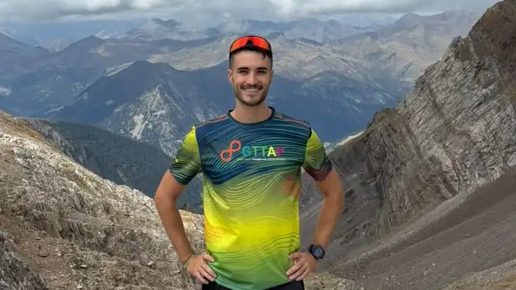 Jaime Martes, zaragozano de 24 años, se prepara para la oposición de la Guardia Civil con 7 horas diarias de estudio