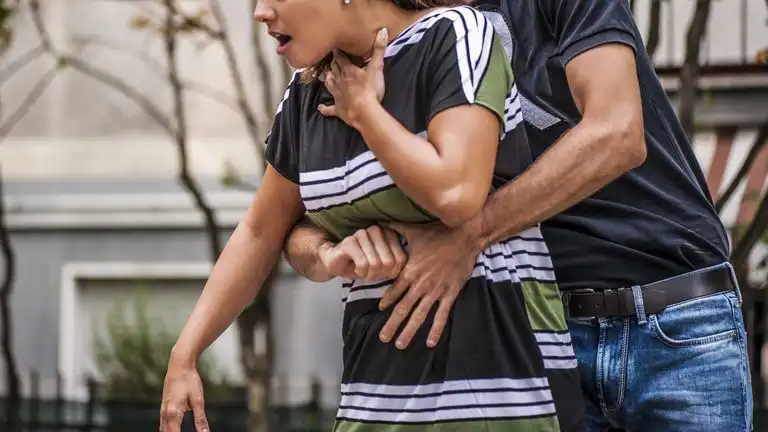 Maniobra de Heimlich en Zaragoza: cómo una adolescente salvó la vida de un niño atragantado