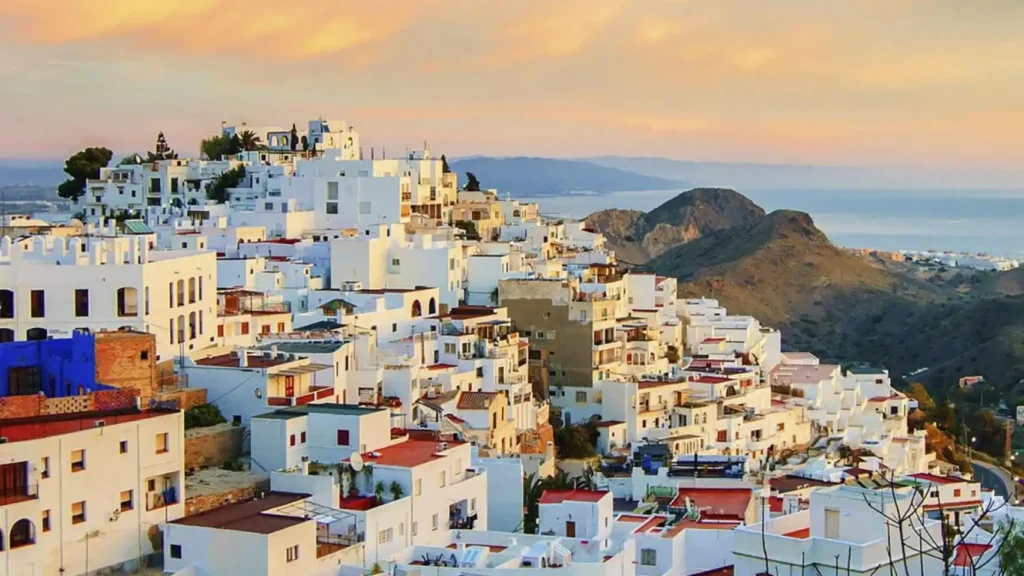 Mojácar: qué ver, qué hacer y por qué es uno de los destinos más auténticos de la Costa de Almería