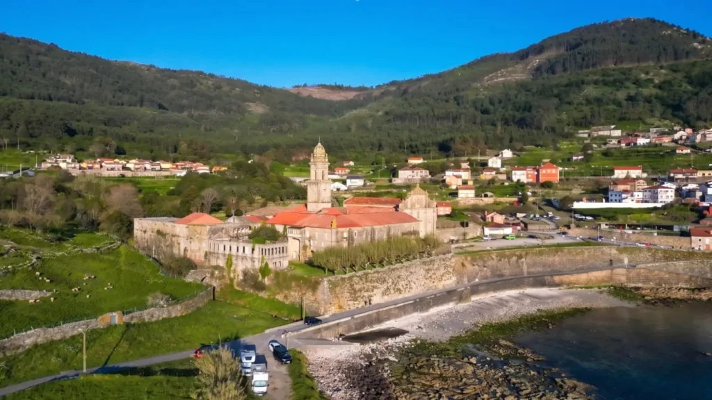 Monasterio de Santa María de Oia: Historia, ubicación y valor patrimonial en Galicia