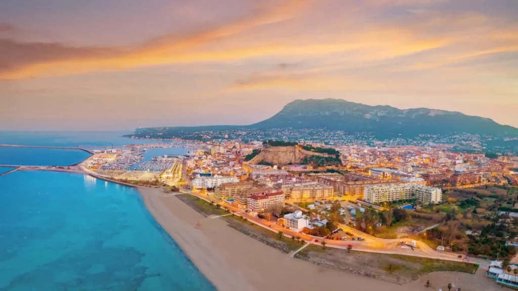 Paseo marítimo de Denia: rutas, vistas y por qué es una joya de la Costa Blanca